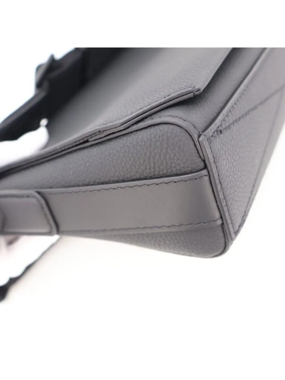 Louis Vuitton Takeoff Messenger Shoulder